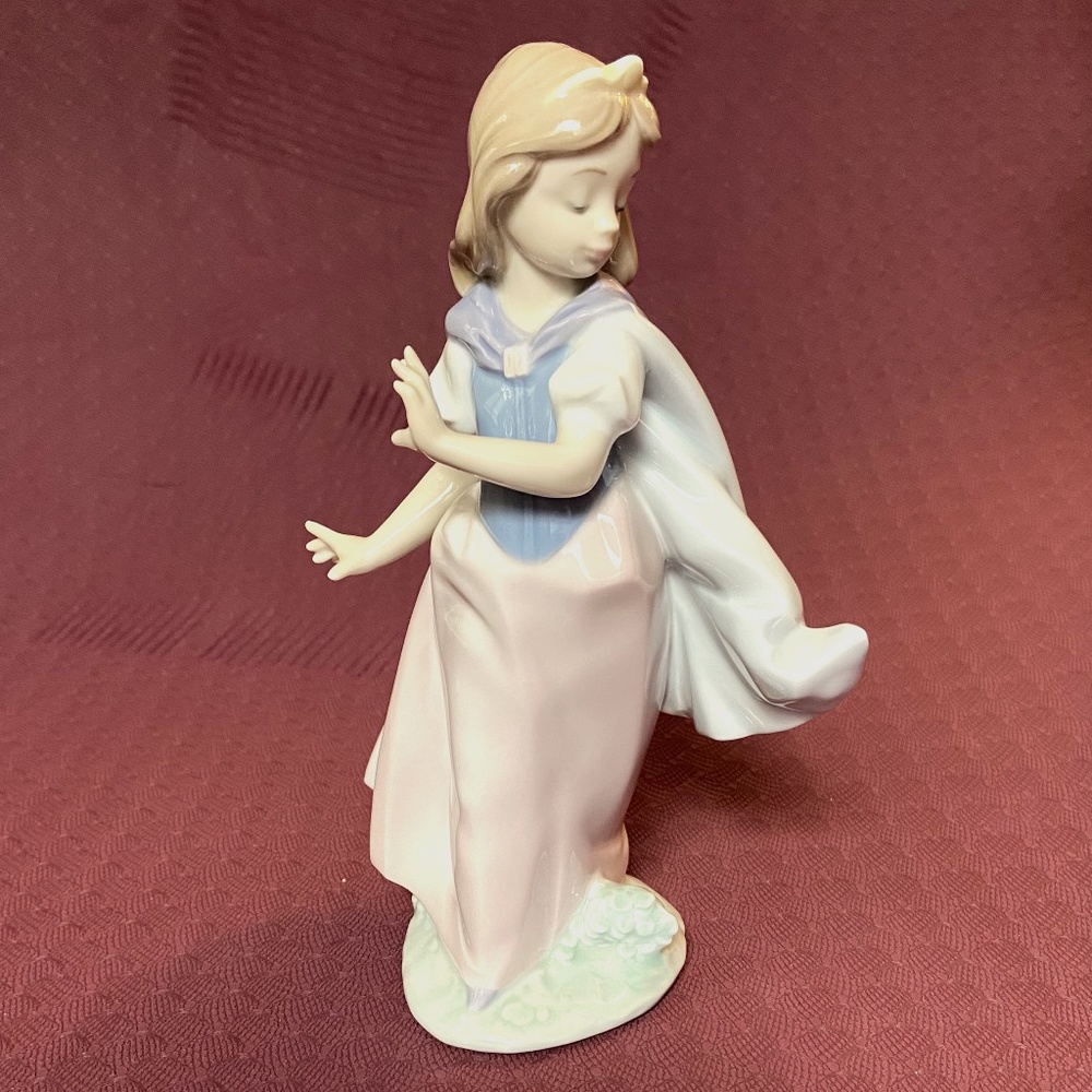 Lladro Porcelain Figurine; 6036; “Young Princess”; Girl in Pink Skirt; Perfect